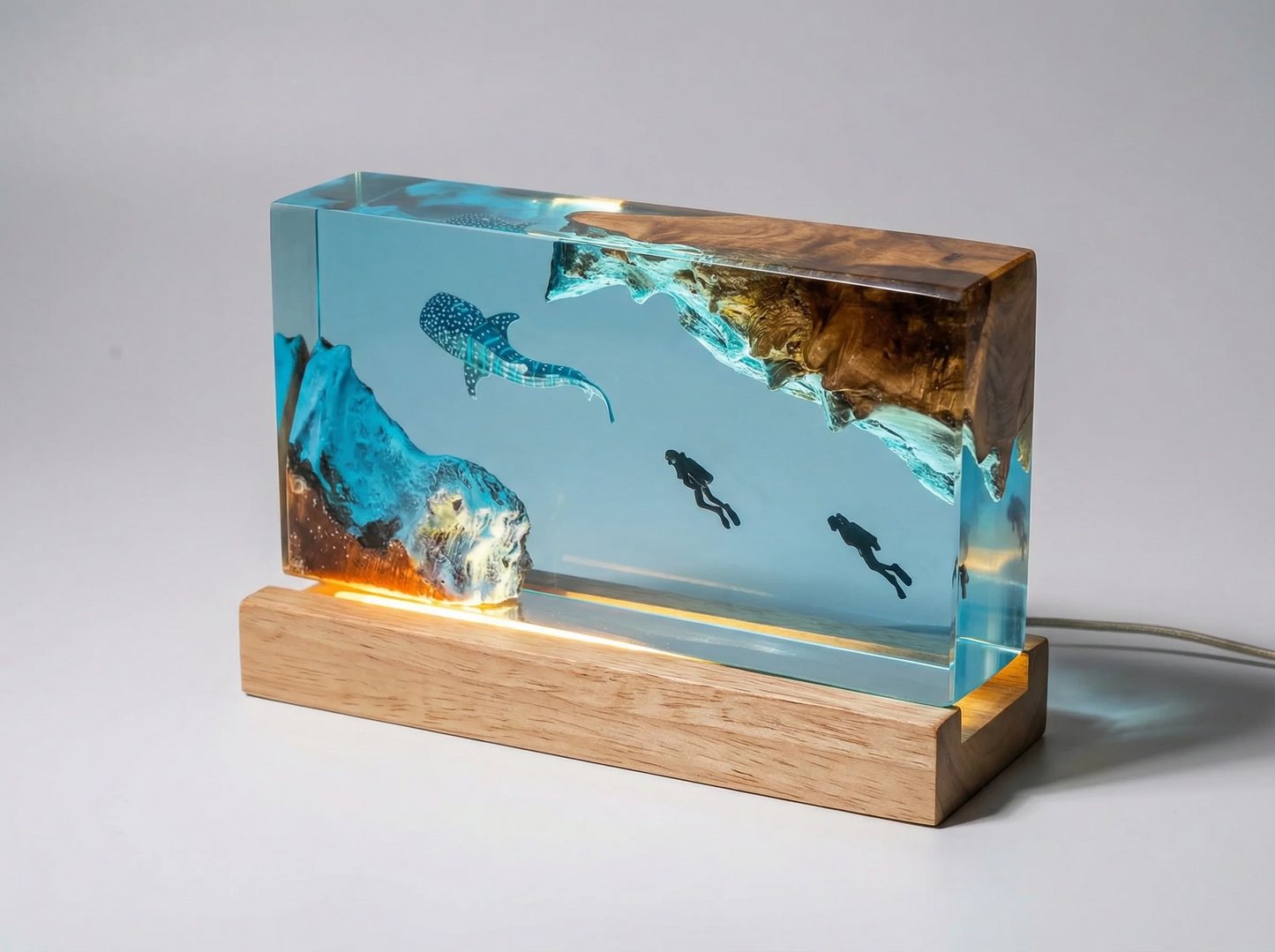 RESINOVA - DIVERS AND SHARK